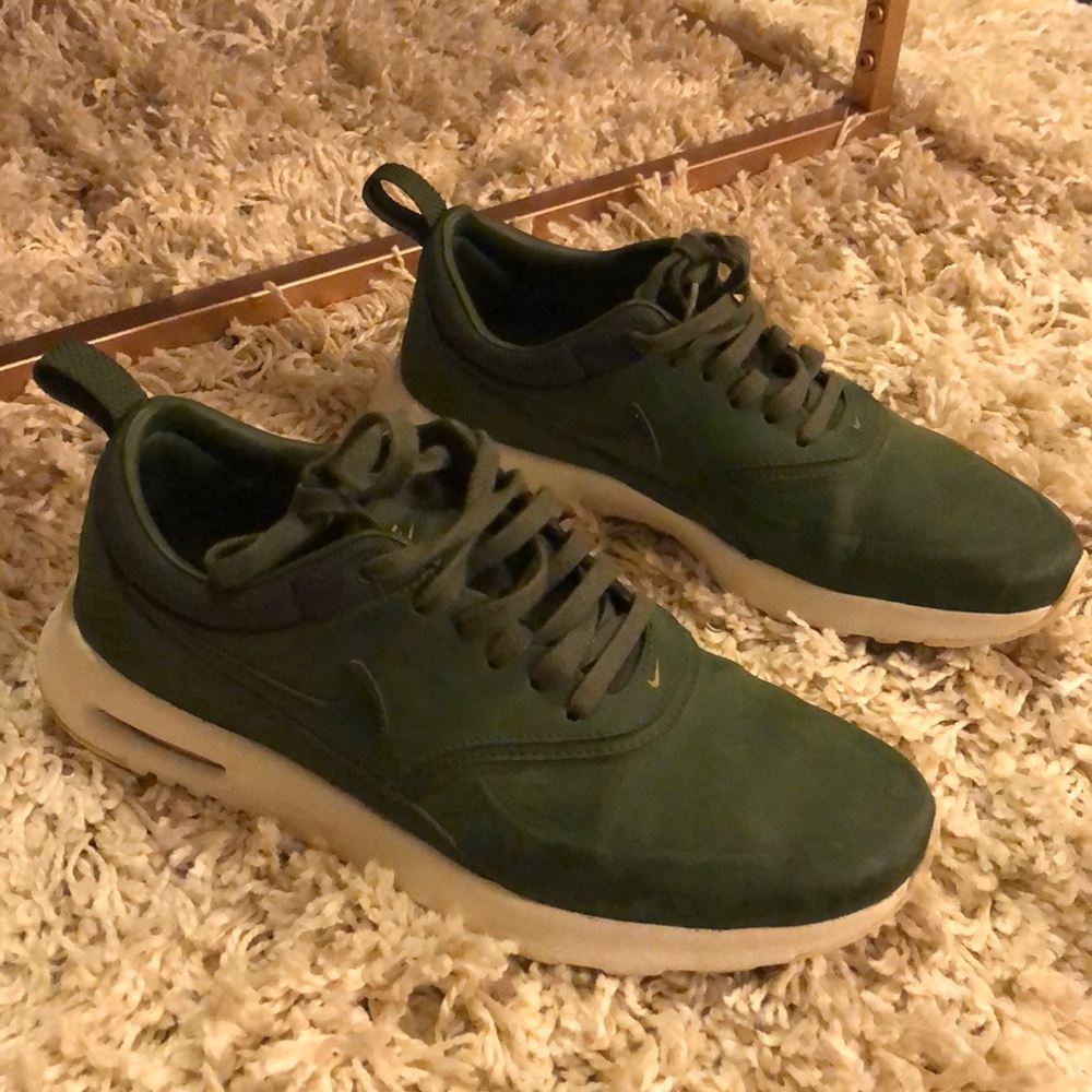Nike Air Max Thea- Olive Green!💚